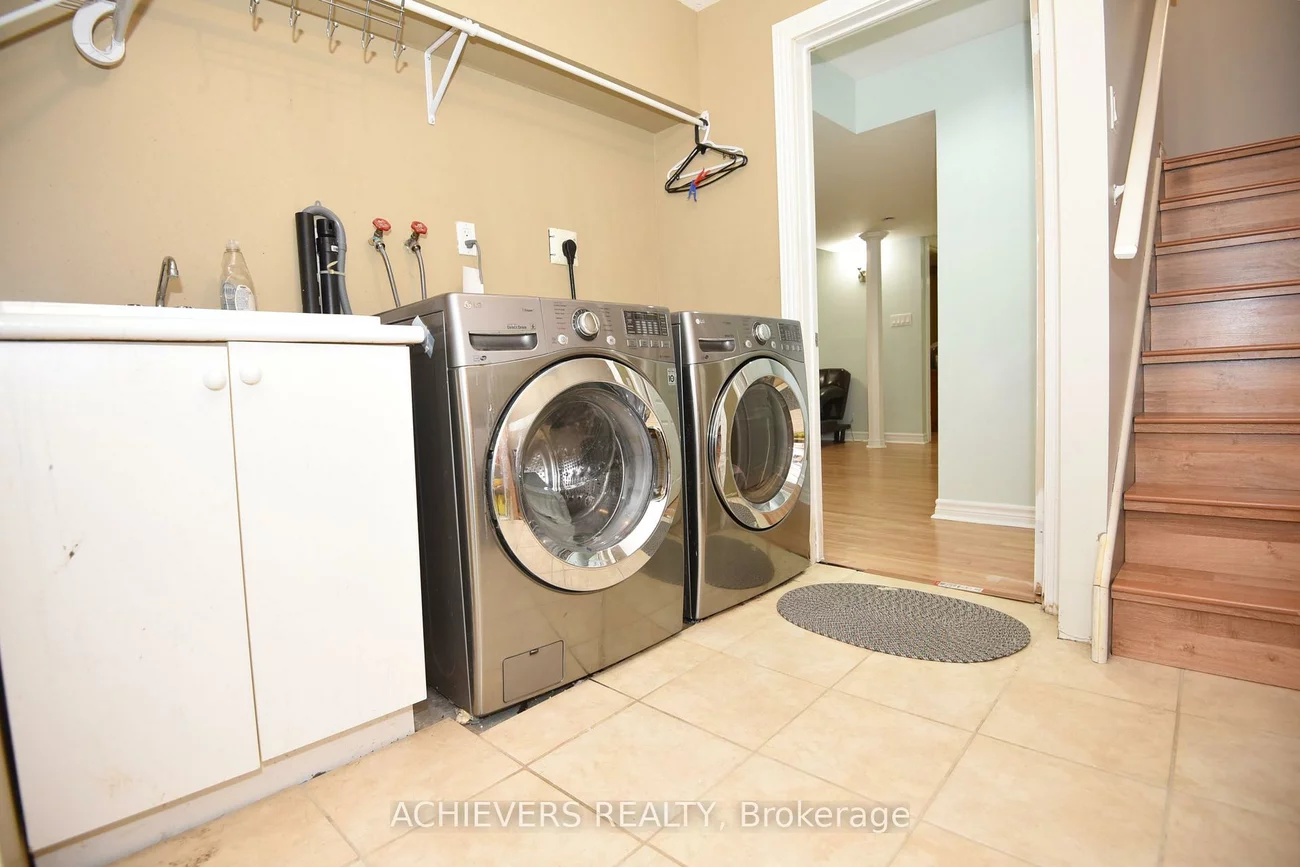 521, Navigator, Meadowvale Village, Mississauga