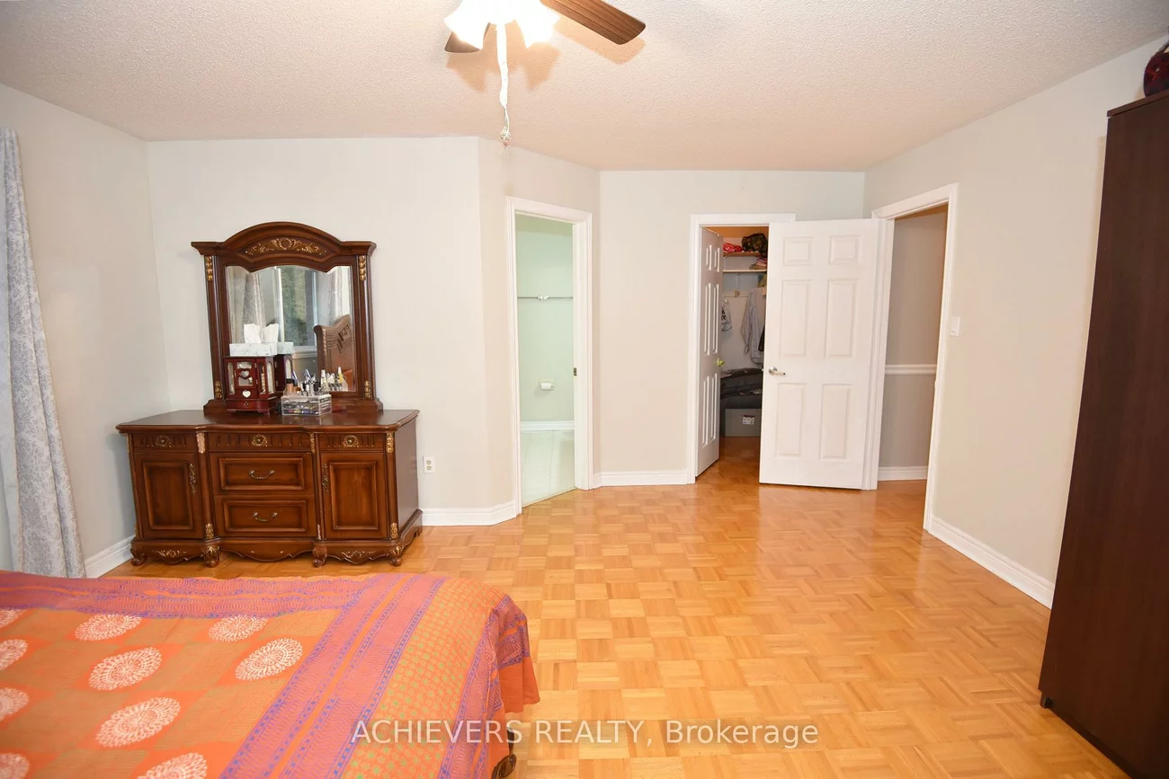 521, Navigator, Meadowvale Village, Mississauga