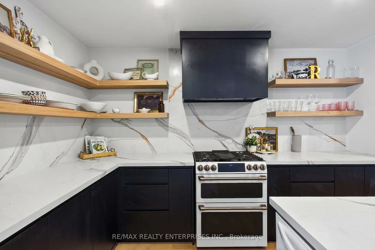 551, Cochise, Lorne Park, Mississauga