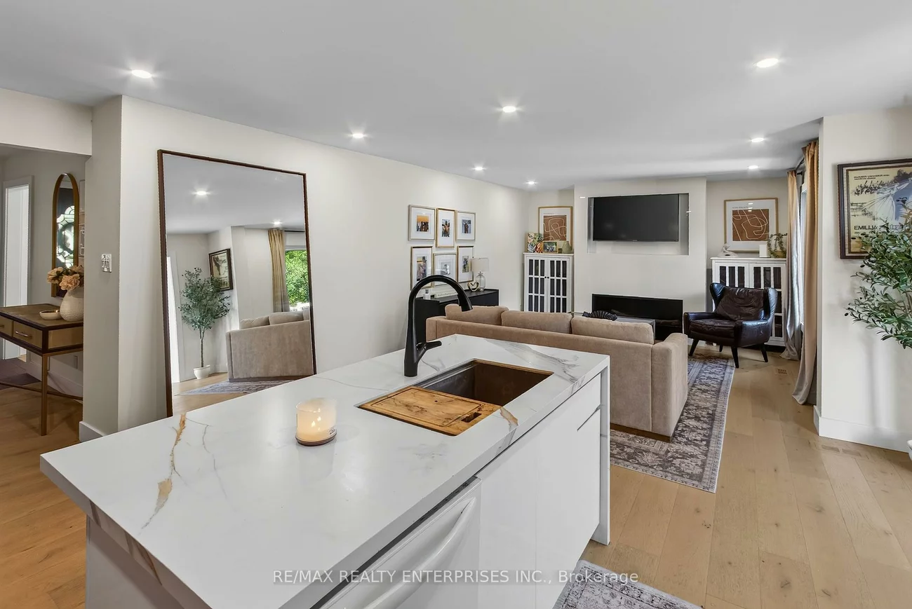 551, Cochise, Lorne Park, Mississauga