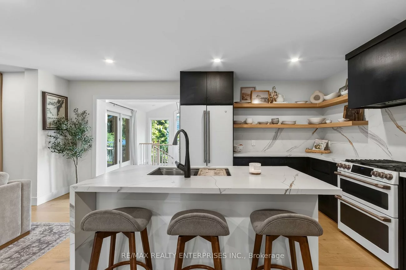 551, Cochise, Lorne Park, Mississauga