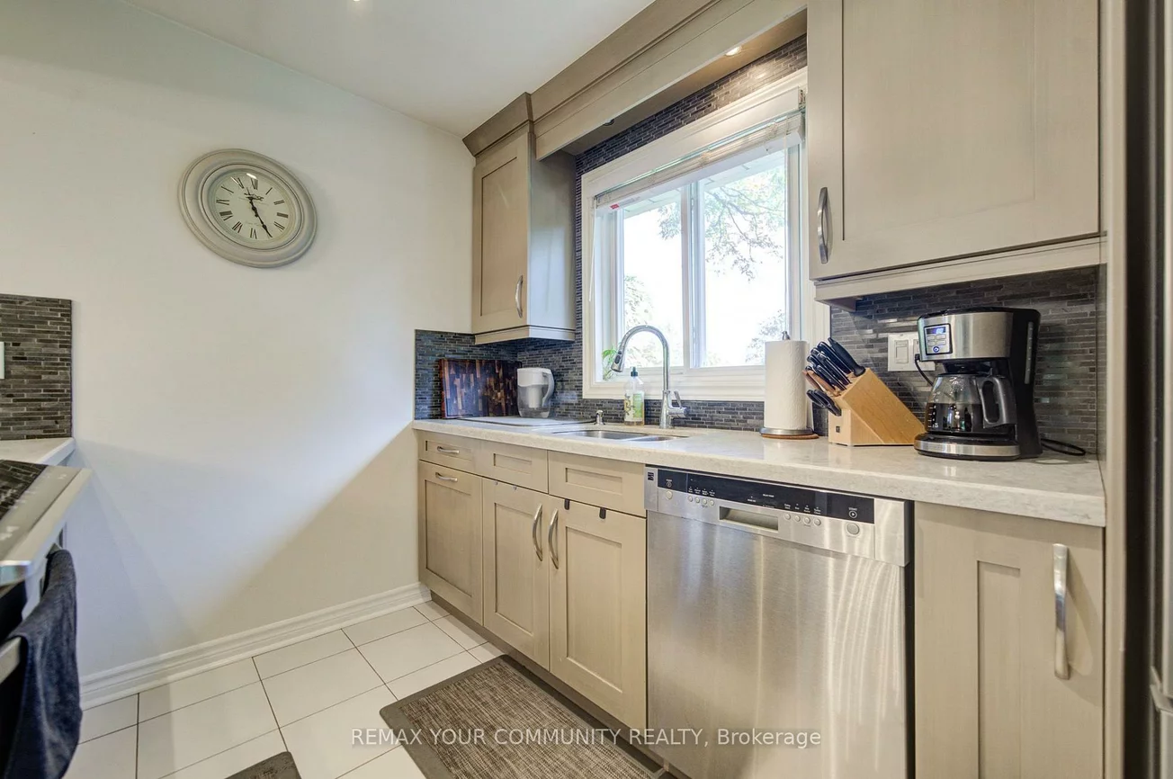 3205, Martins Pine, Erin Mills, Mississauga