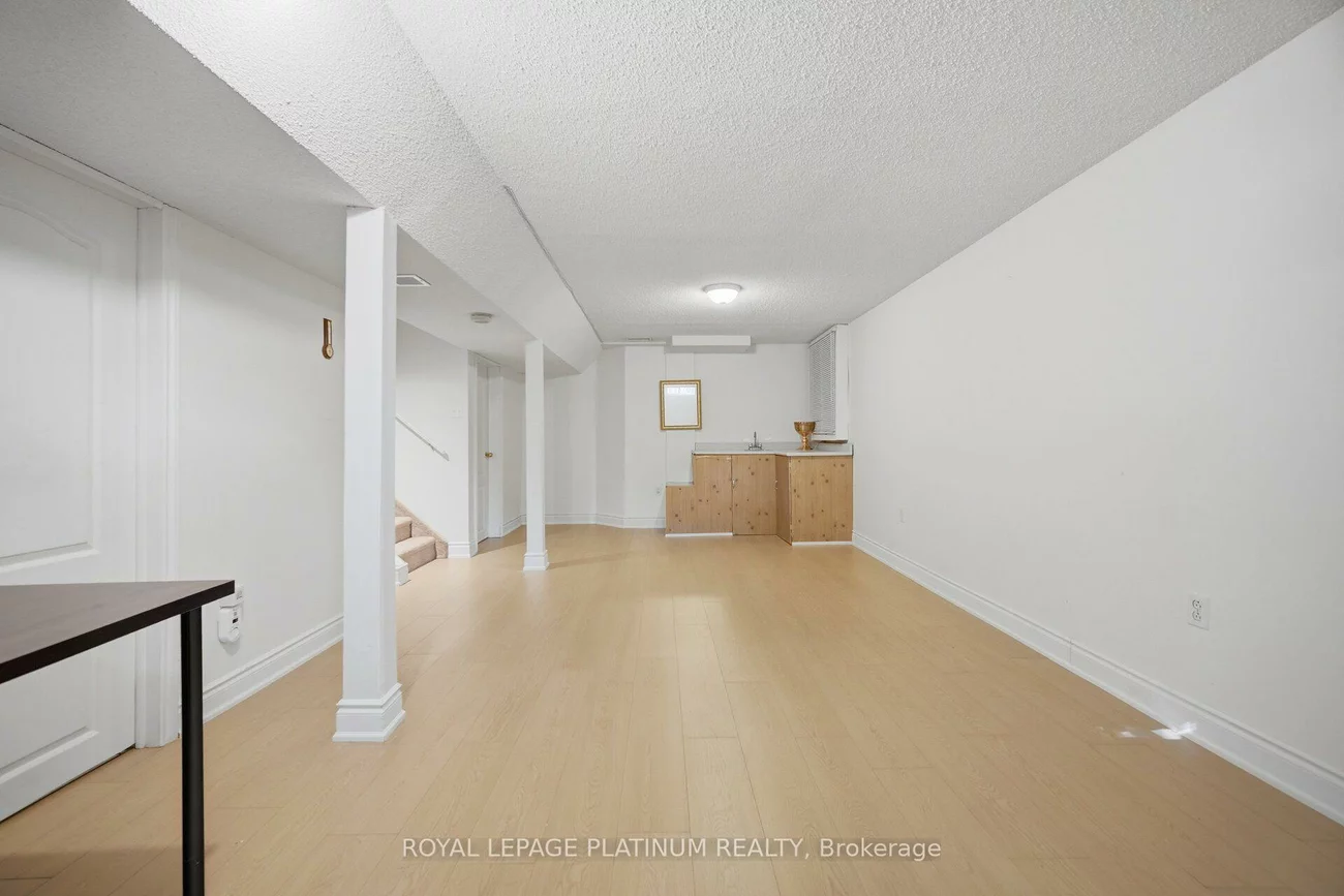 514, Tipton, Hurontario, Mississauga