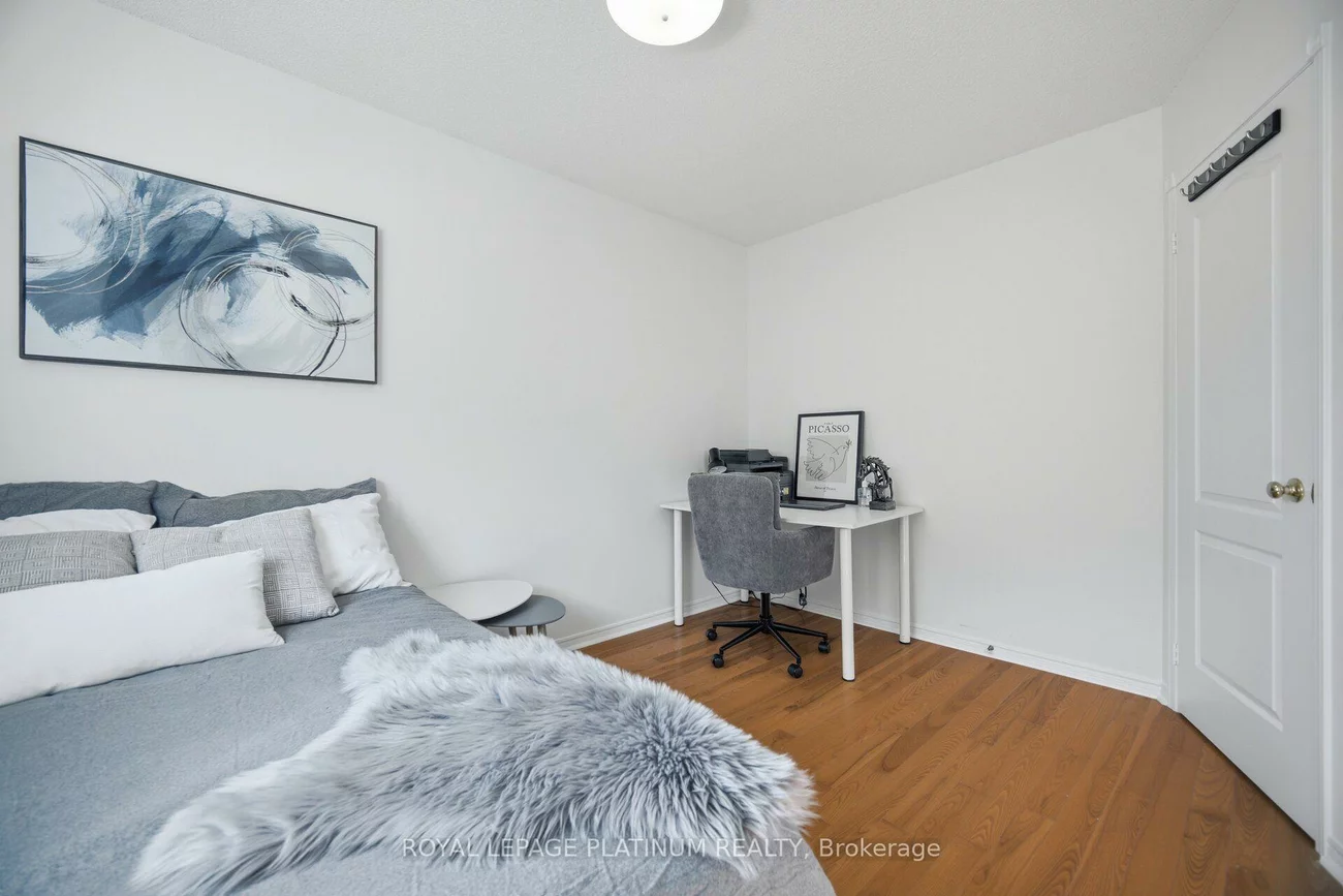 514, Tipton, Hurontario, Mississauga