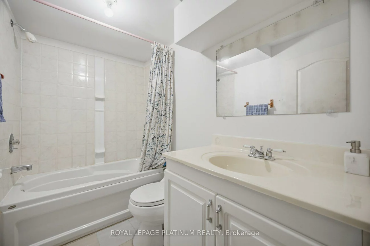 514, Tipton, Hurontario, Mississauga