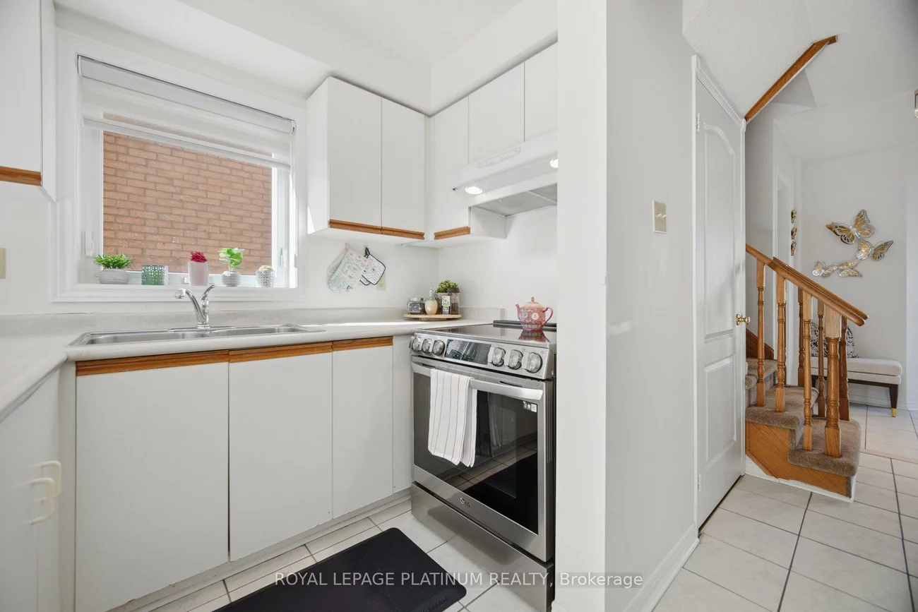 514, Tipton, Hurontario, Mississauga