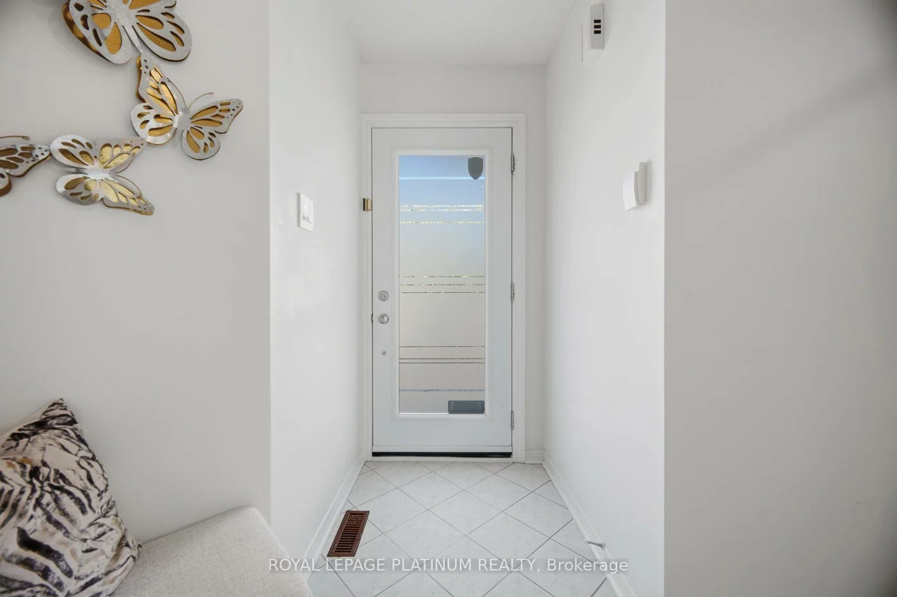 514, Tipton, Hurontario, Mississauga