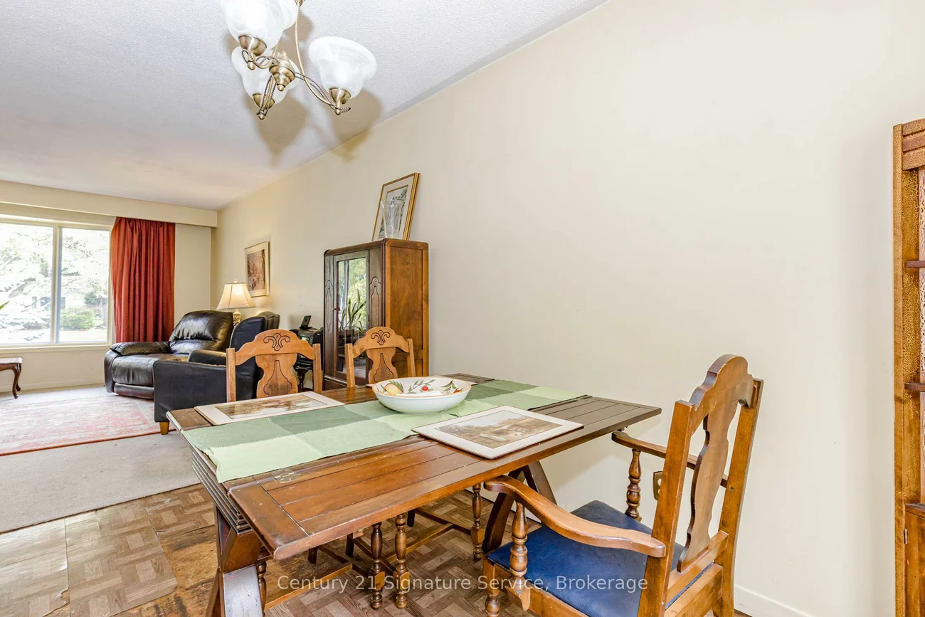 2588, Pinkwell, Sheridan, Mississauga