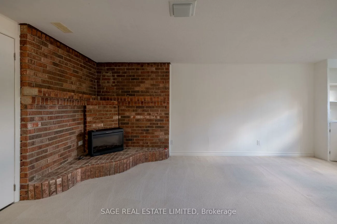 1410, Lewisham, Clarkson, Mississauga
