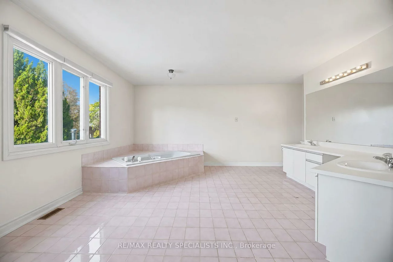 3706, Price, Erin Mills, Mississauga