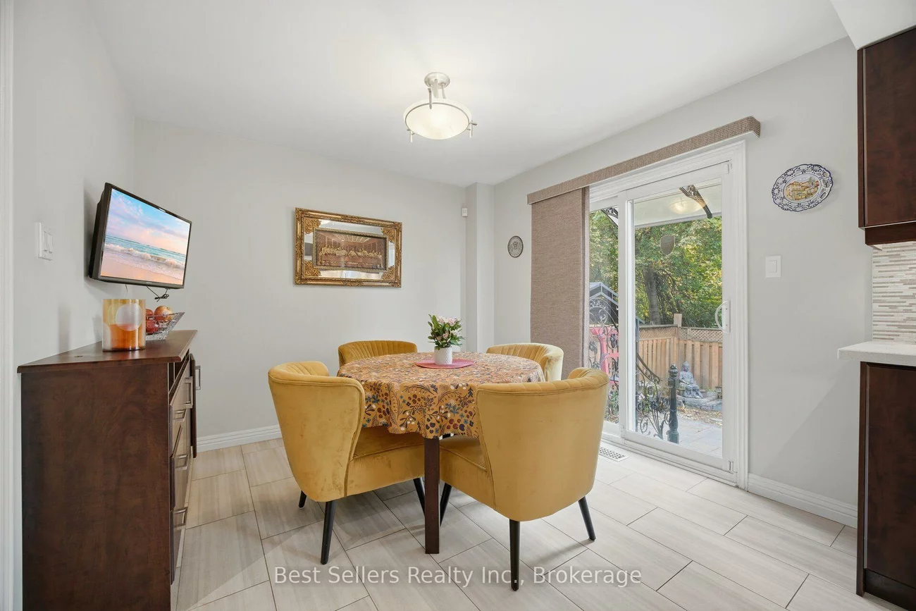 1204, Sherwood Mills, East Credit, Mississauga