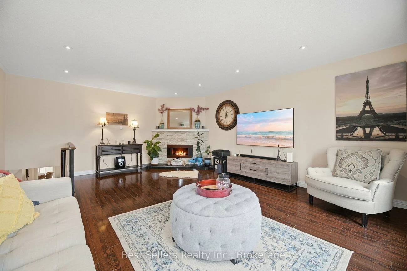 1204, Sherwood Mills, East Credit, Mississauga