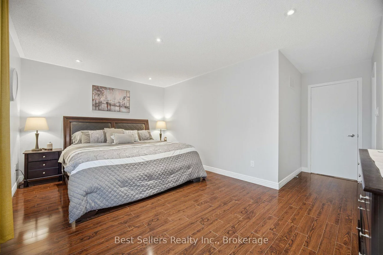 1204, Sherwood Mills, East Credit, Mississauga