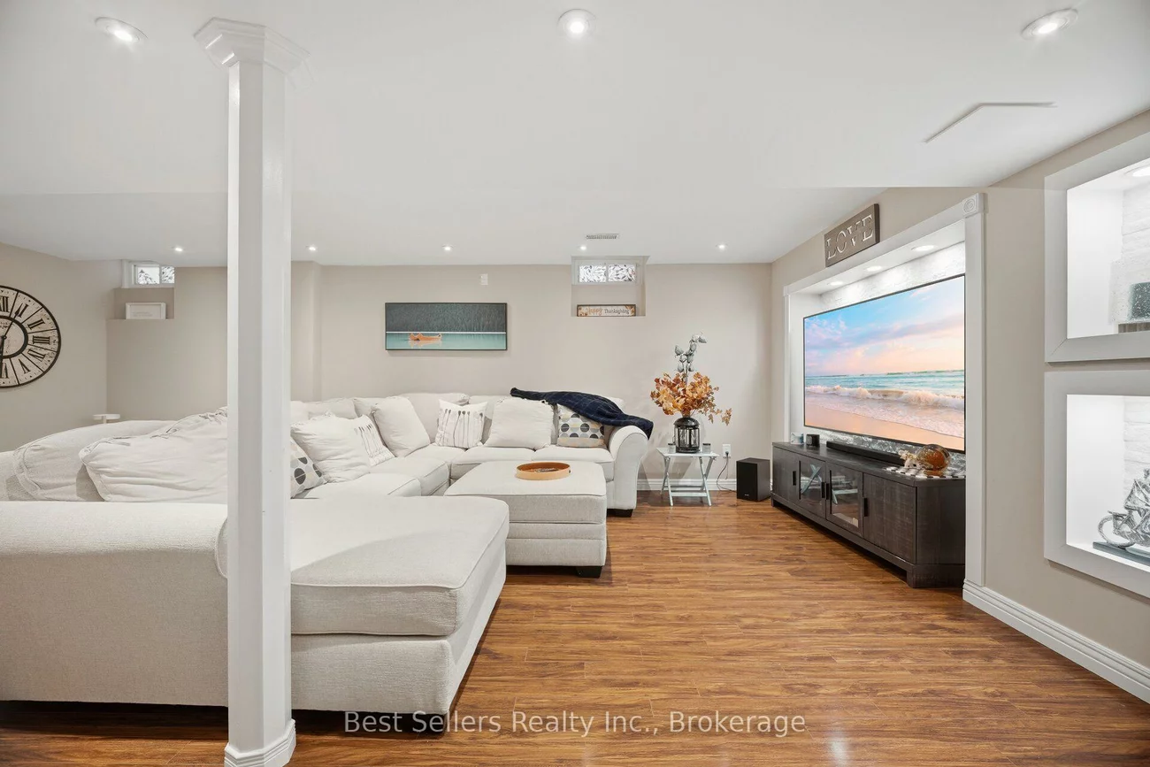 1204, Sherwood Mills, East Credit, Mississauga