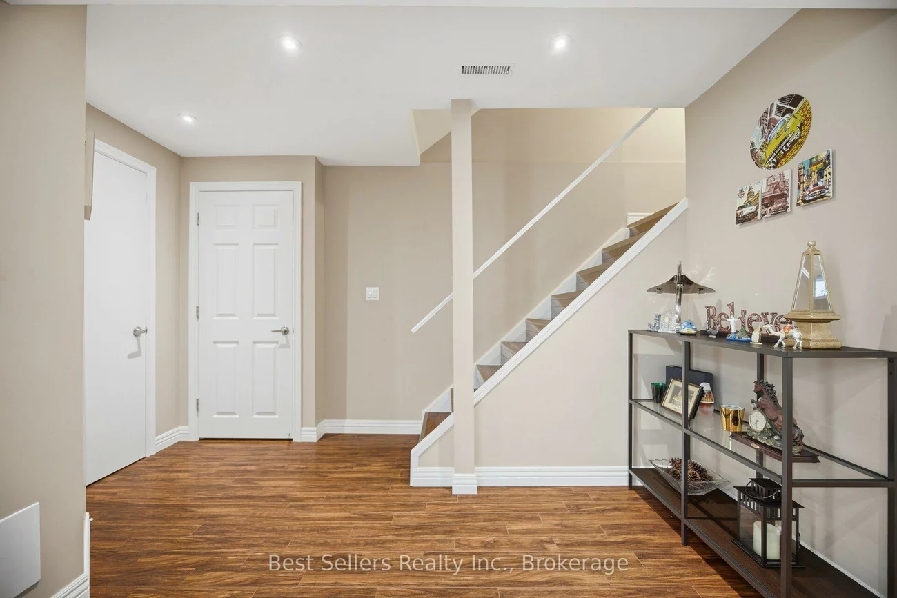 1204, Sherwood Mills, East Credit, Mississauga
