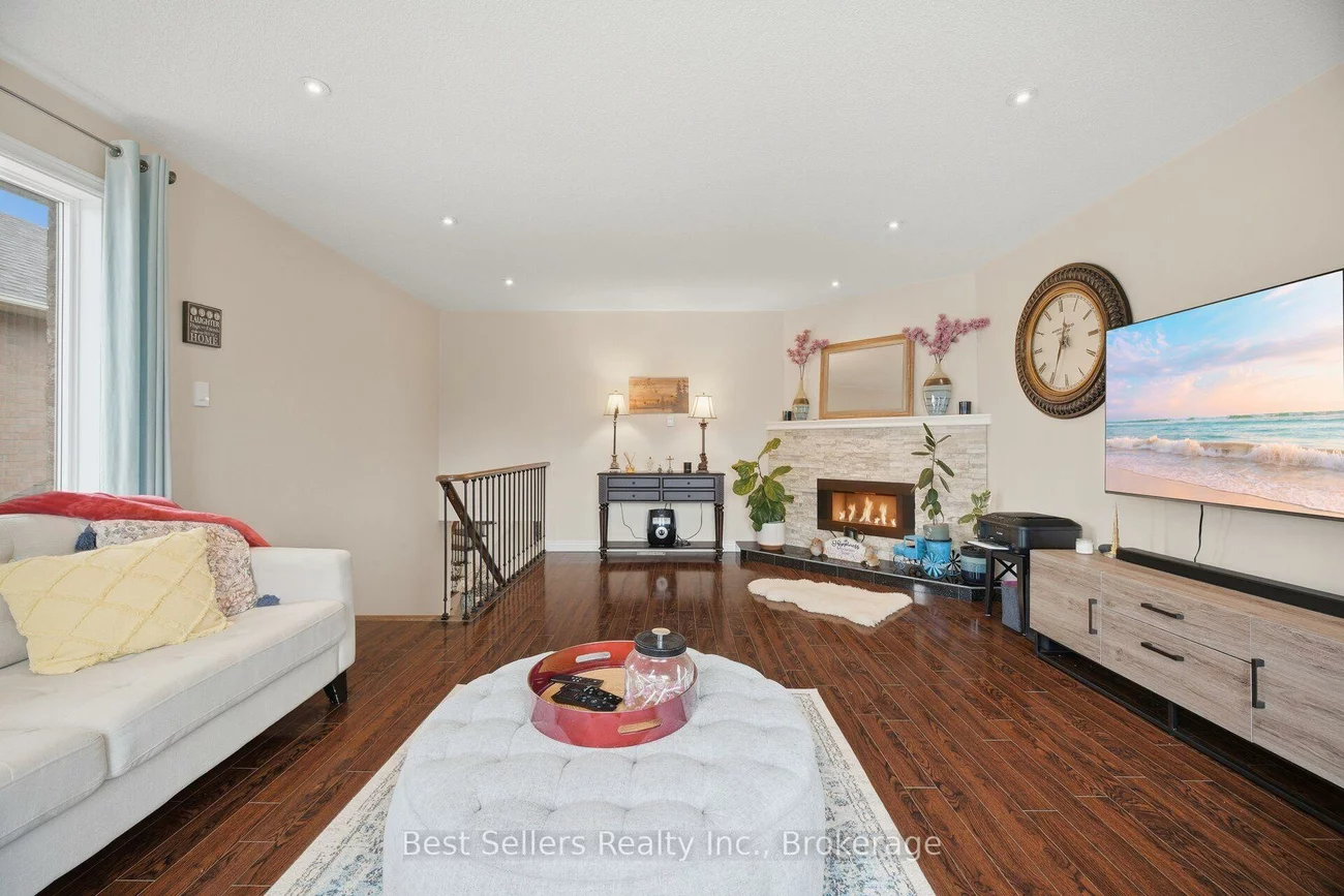 1204, Sherwood Mills, East Credit, Mississauga