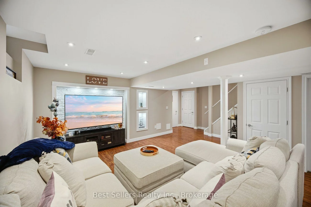 1204, Sherwood Mills, East Credit, Mississauga