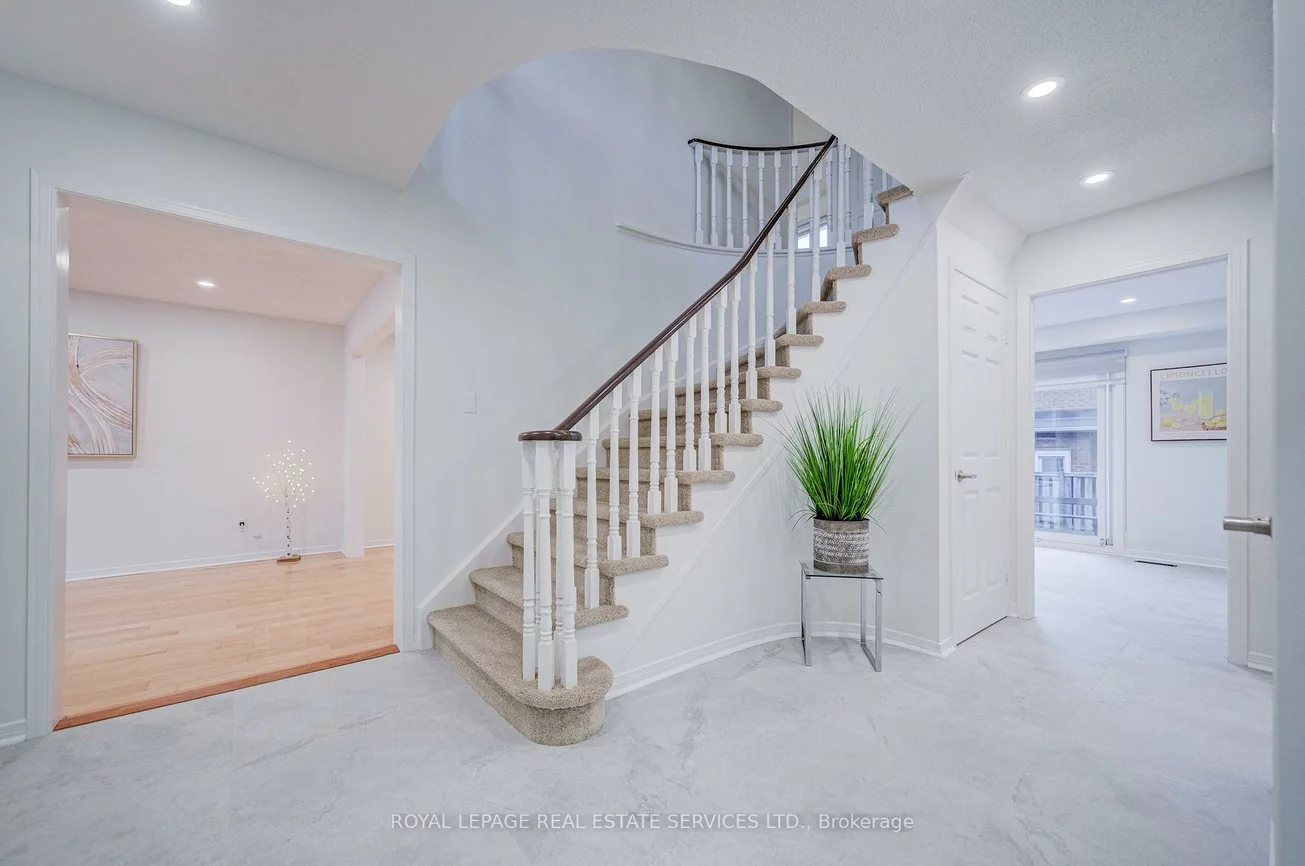 796, Buckingham, Creditview, Mississauga