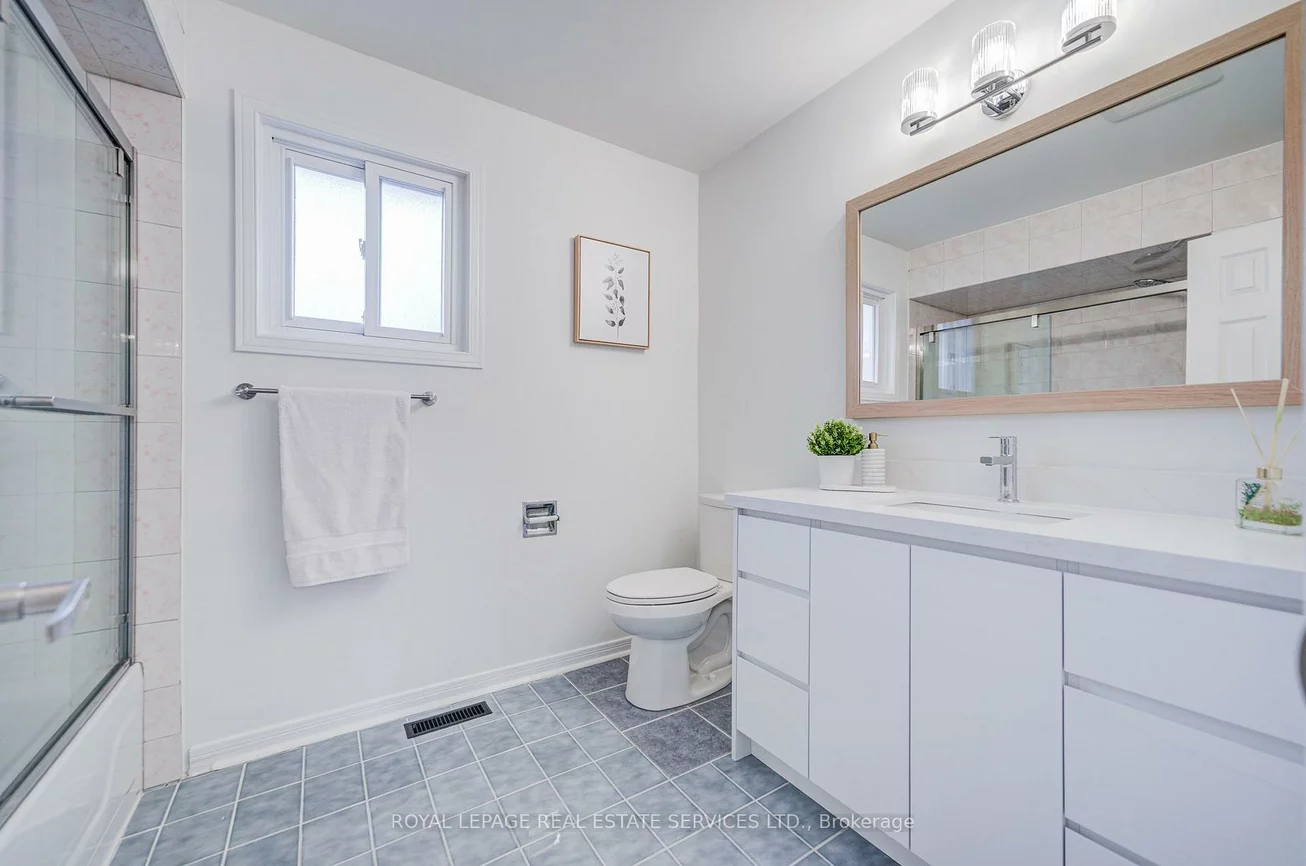 796, Buckingham, Creditview, Mississauga