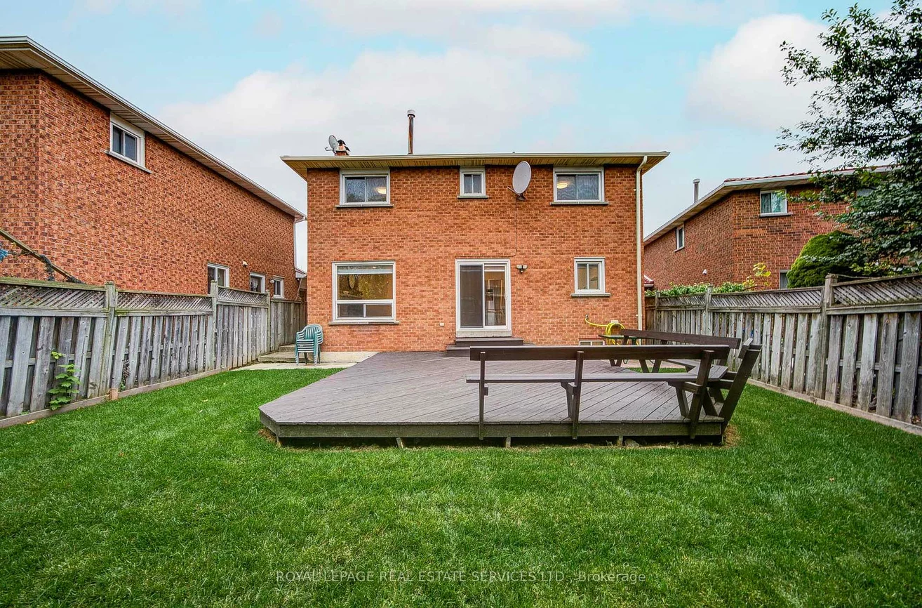 796, Buckingham, Creditview, Mississauga