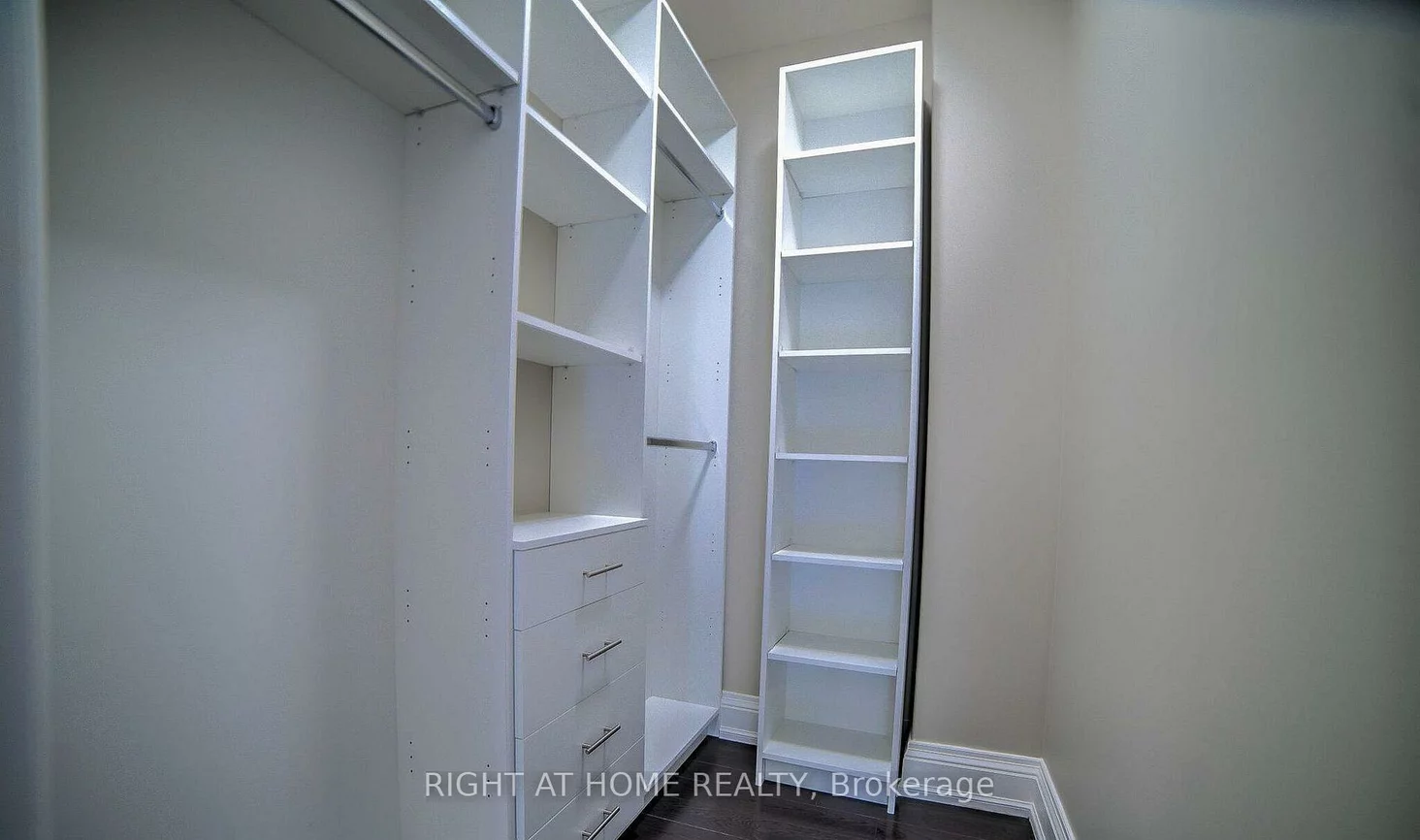 53, Eaglewood, Mineola, Mississauga