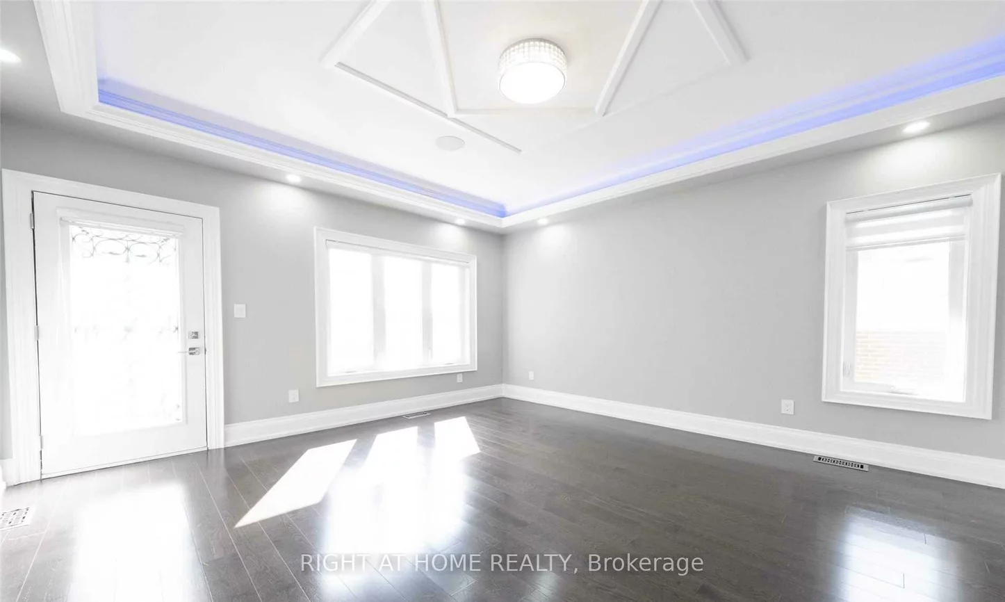 53, Eaglewood, Mineola, Mississauga