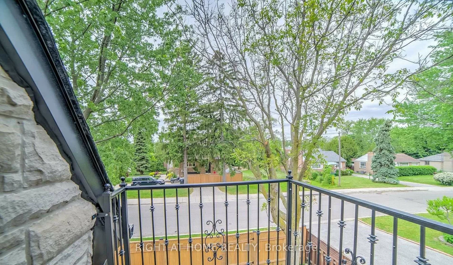 53, Eaglewood, Mineola, Mississauga