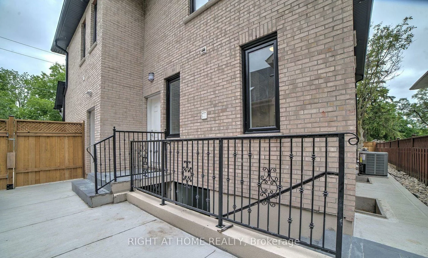 53, Eaglewood, Mineola, Mississauga