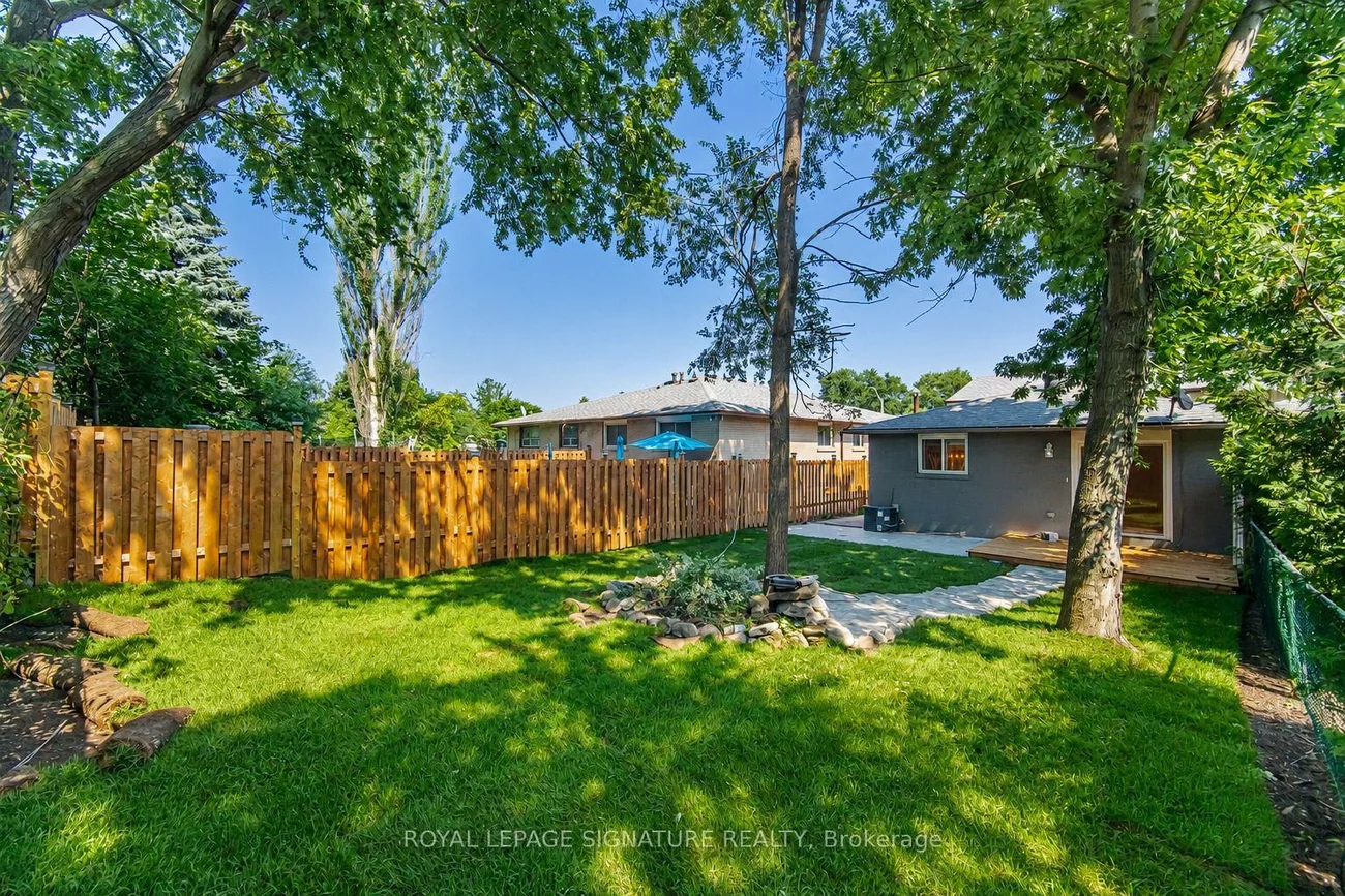 2599, Lundene, Clarkson, Mississauga