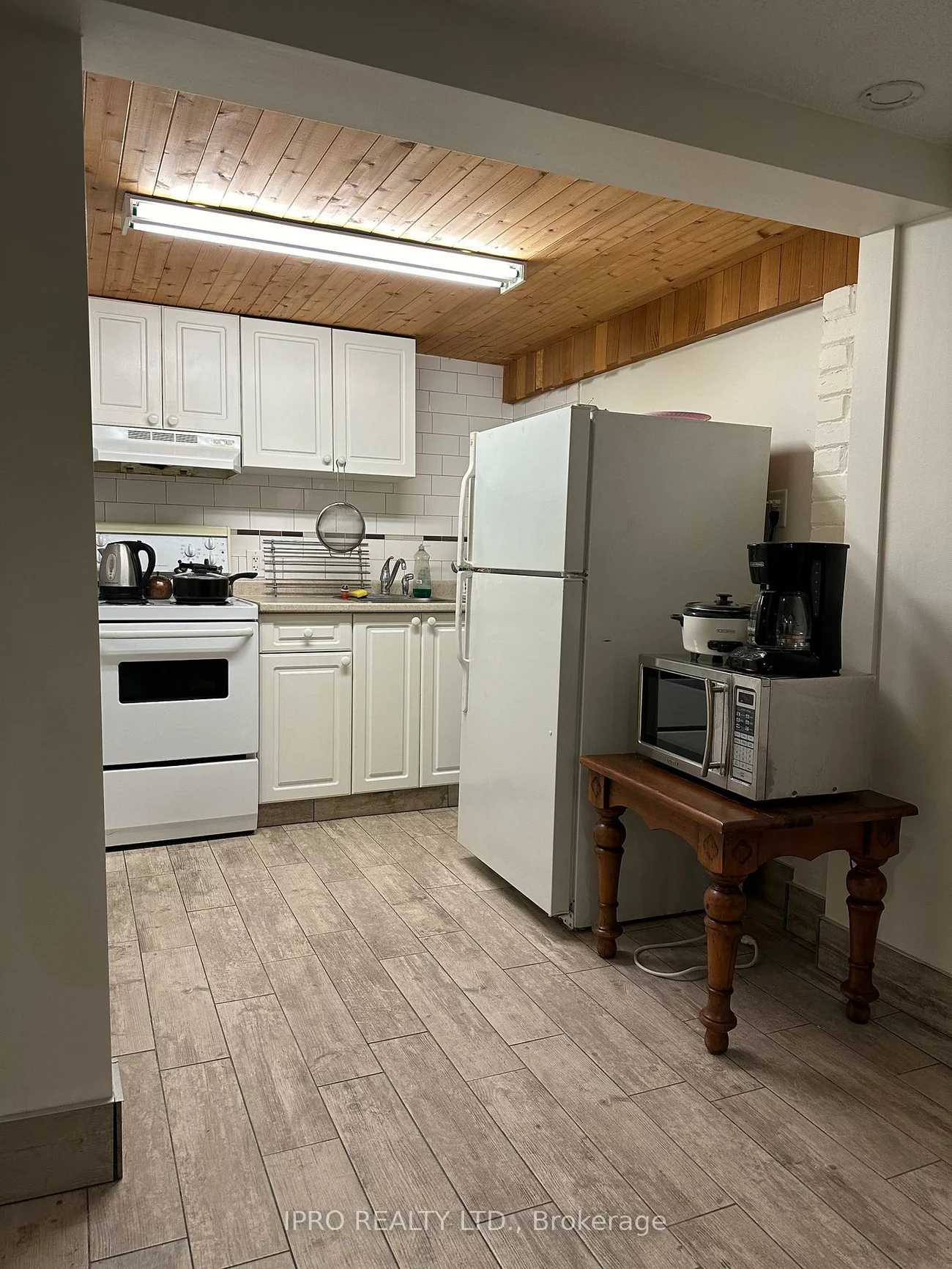 305, Eagle, Central Newmarket, Newmarket