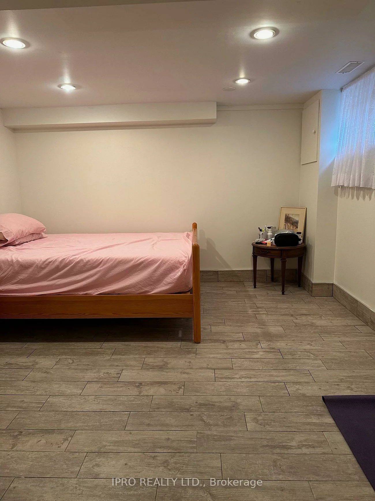 305, Eagle, Central Newmarket, Newmarket