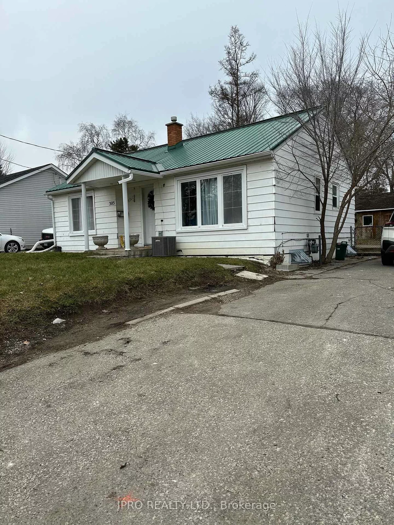 305, Eagle, Central Newmarket, Newmarket