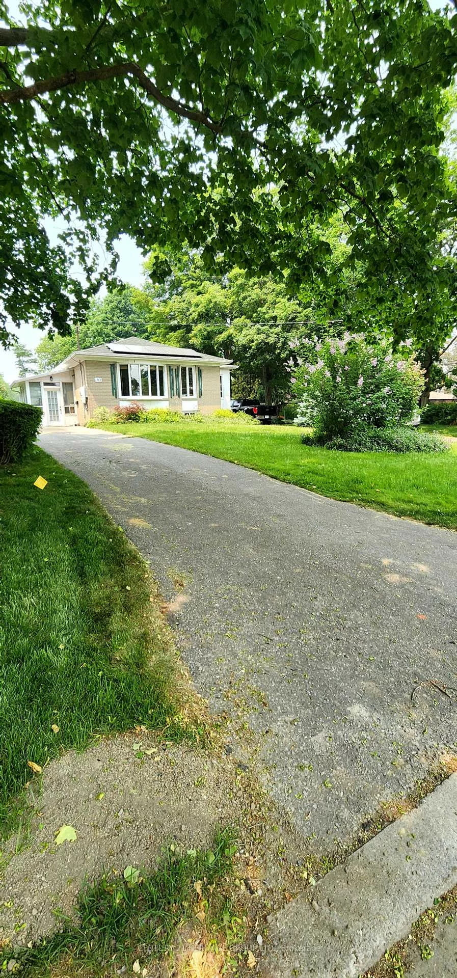 102, Lundy's, Huron Heights-Leslie Valley, Newmarket