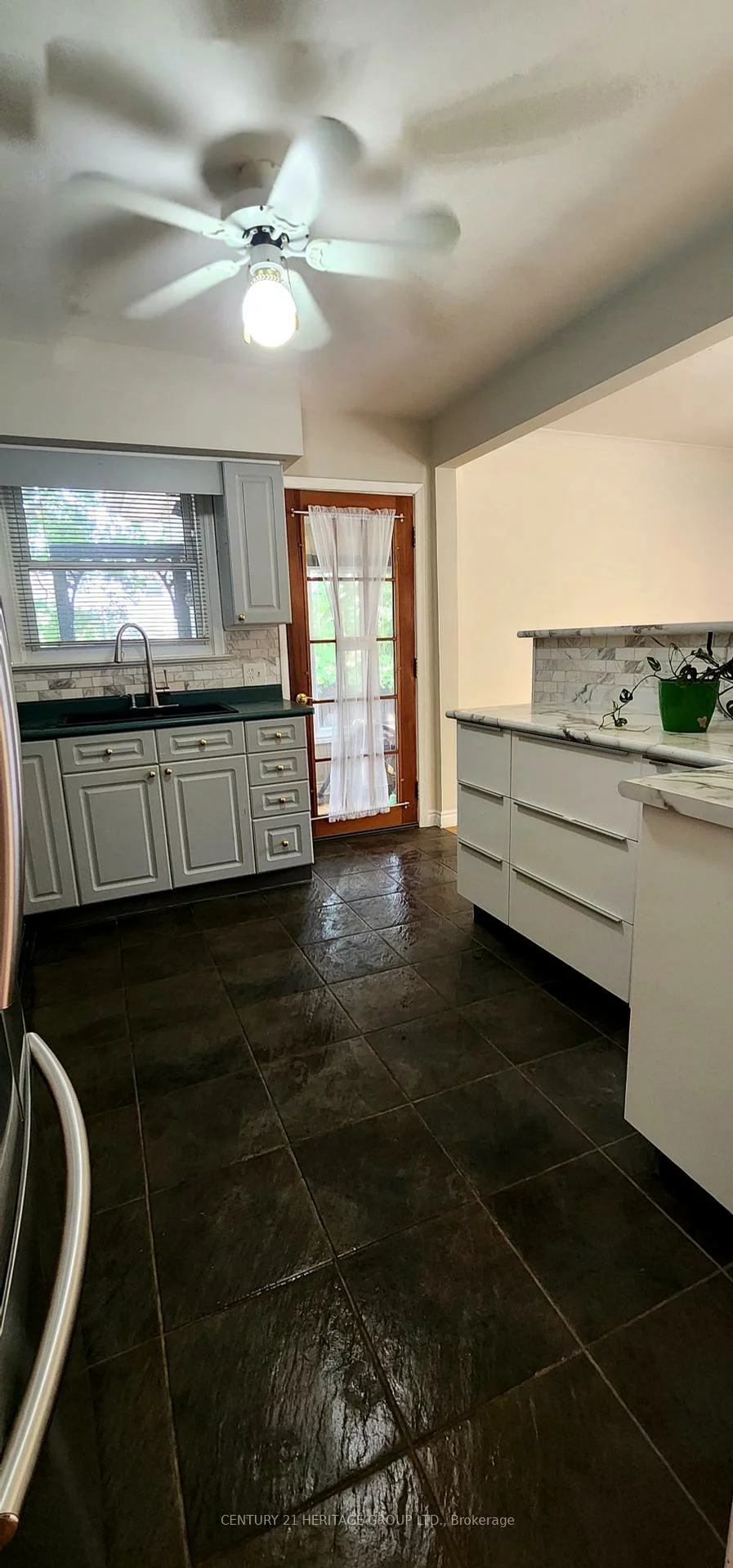 102, Lundy's, Huron Heights-Leslie Valley, Newmarket