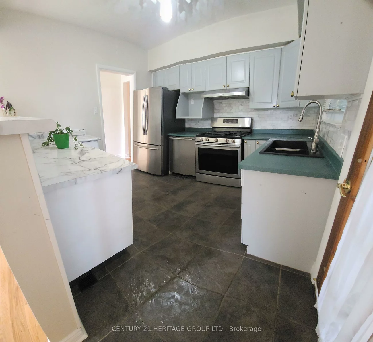 102, Lundy's, Huron Heights-Leslie Valley, Newmarket