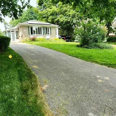 102, Lundy's, Huron Heights-Leslie Valley, Newmarket