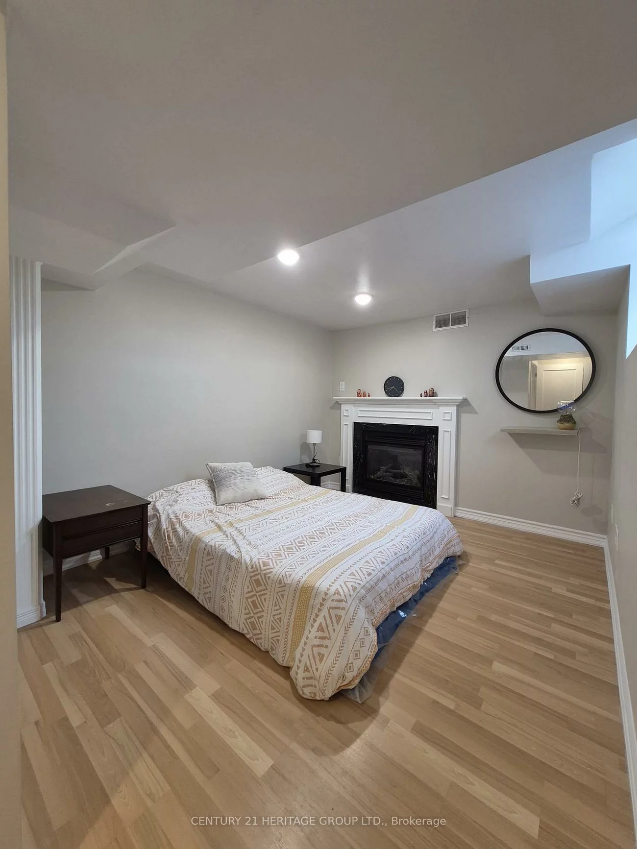 300, Rhodes, Glenway Estates, Newmarket