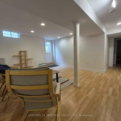 300, Rhodes, Glenway Estates, Newmarket