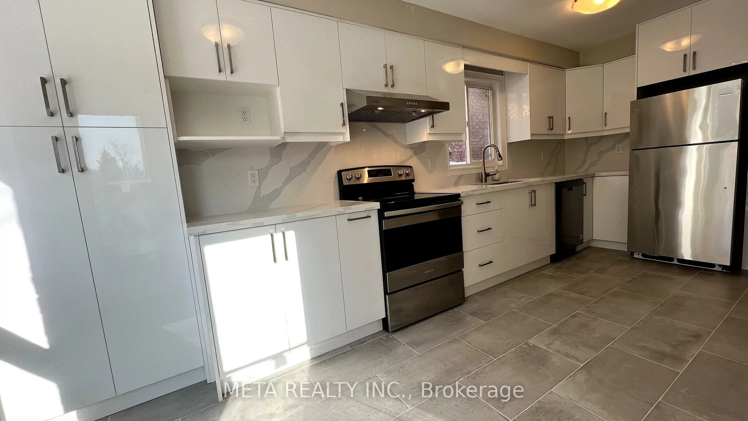 328, Marble, Woodland Hill, Newmarket