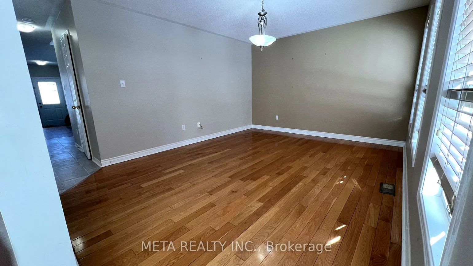 328, Marble, Woodland Hill, Newmarket