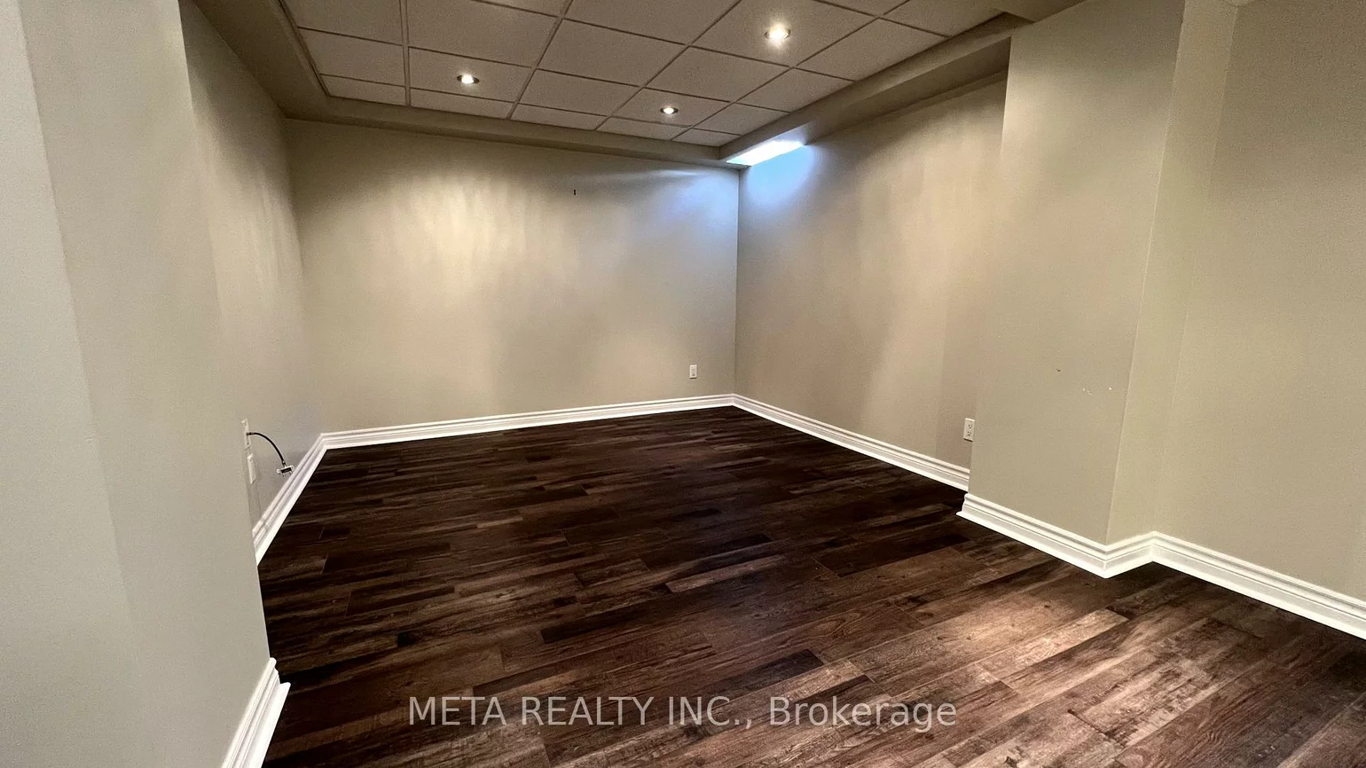 328, Marble, Woodland Hill, Newmarket