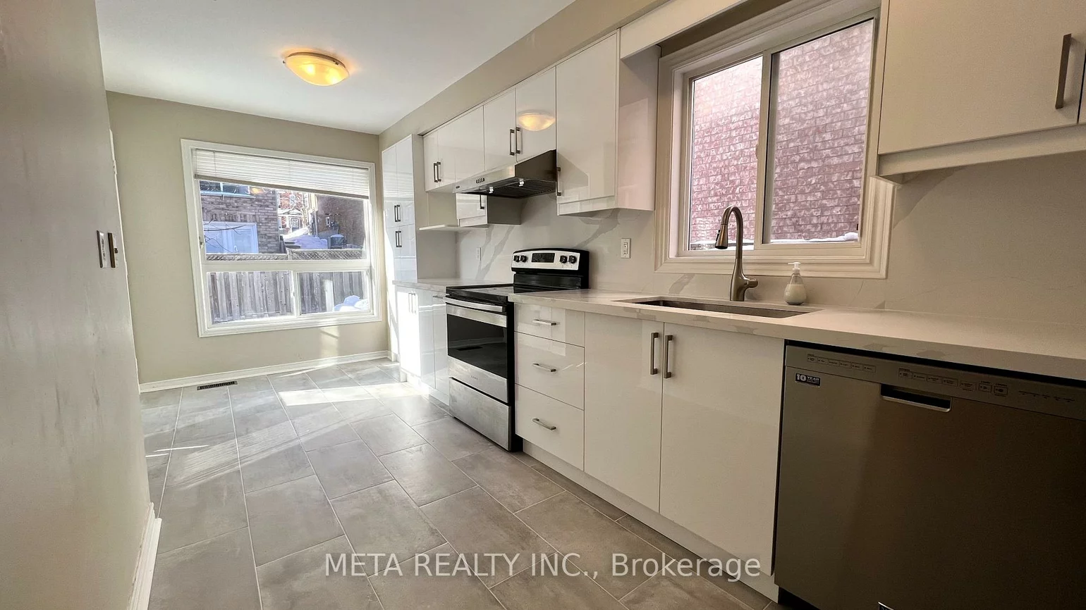 328, Marble, Woodland Hill, Newmarket