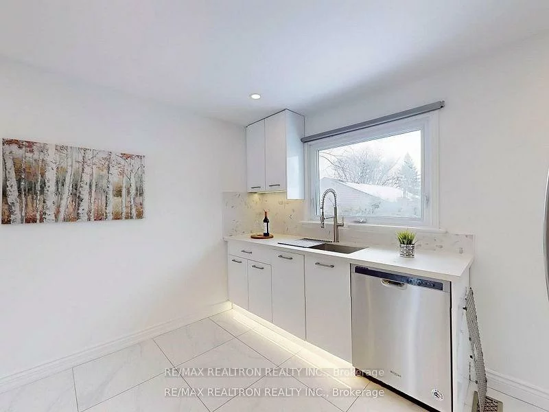 184, Avenue Rd, Central Newmarket, Newmarket