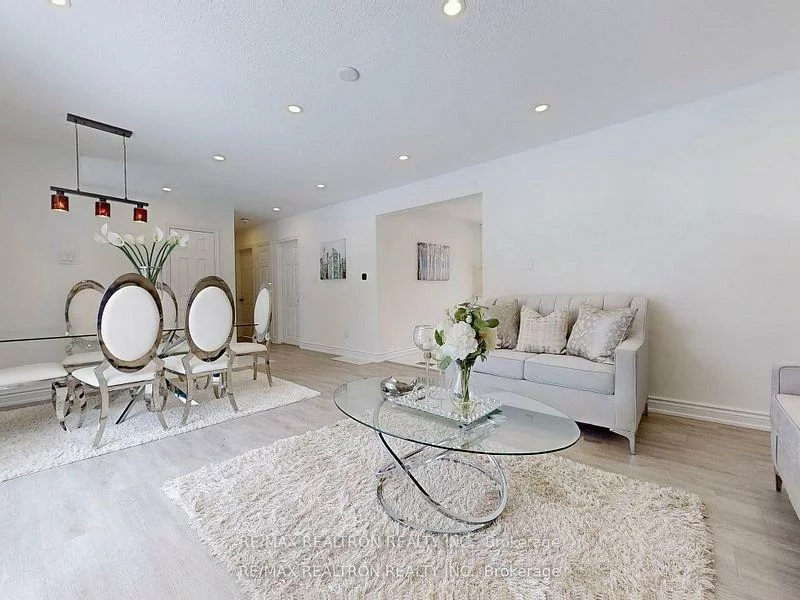 184, Avenue Rd, Central Newmarket, Newmarket