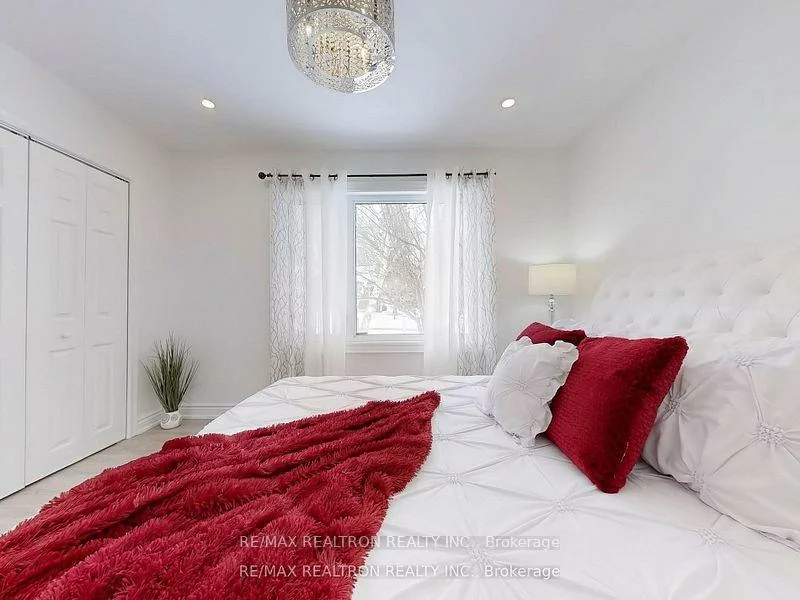 184, Avenue Rd, Central Newmarket, Newmarket