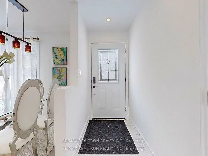 184, Avenue Rd, Central Newmarket, Newmarket
