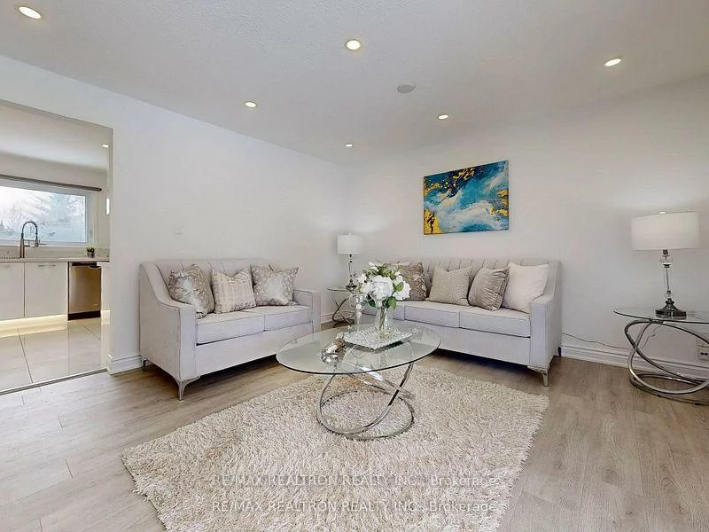 184, Avenue Rd, Central Newmarket, Newmarket