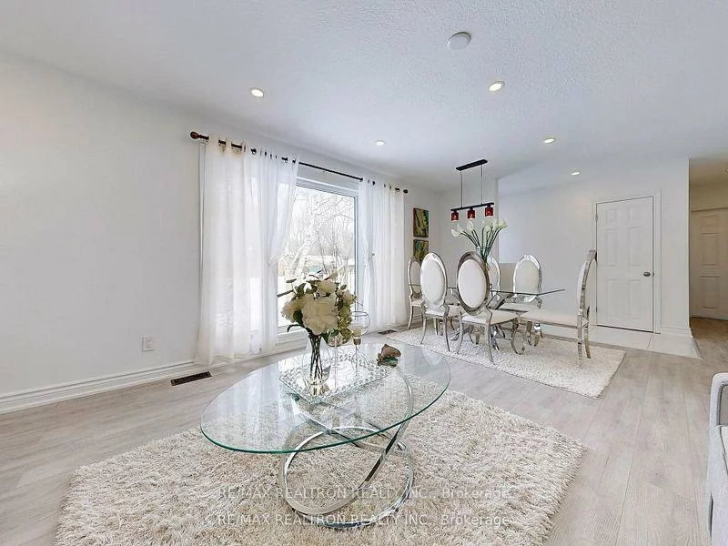 184, Avenue Rd, Central Newmarket, Newmarket