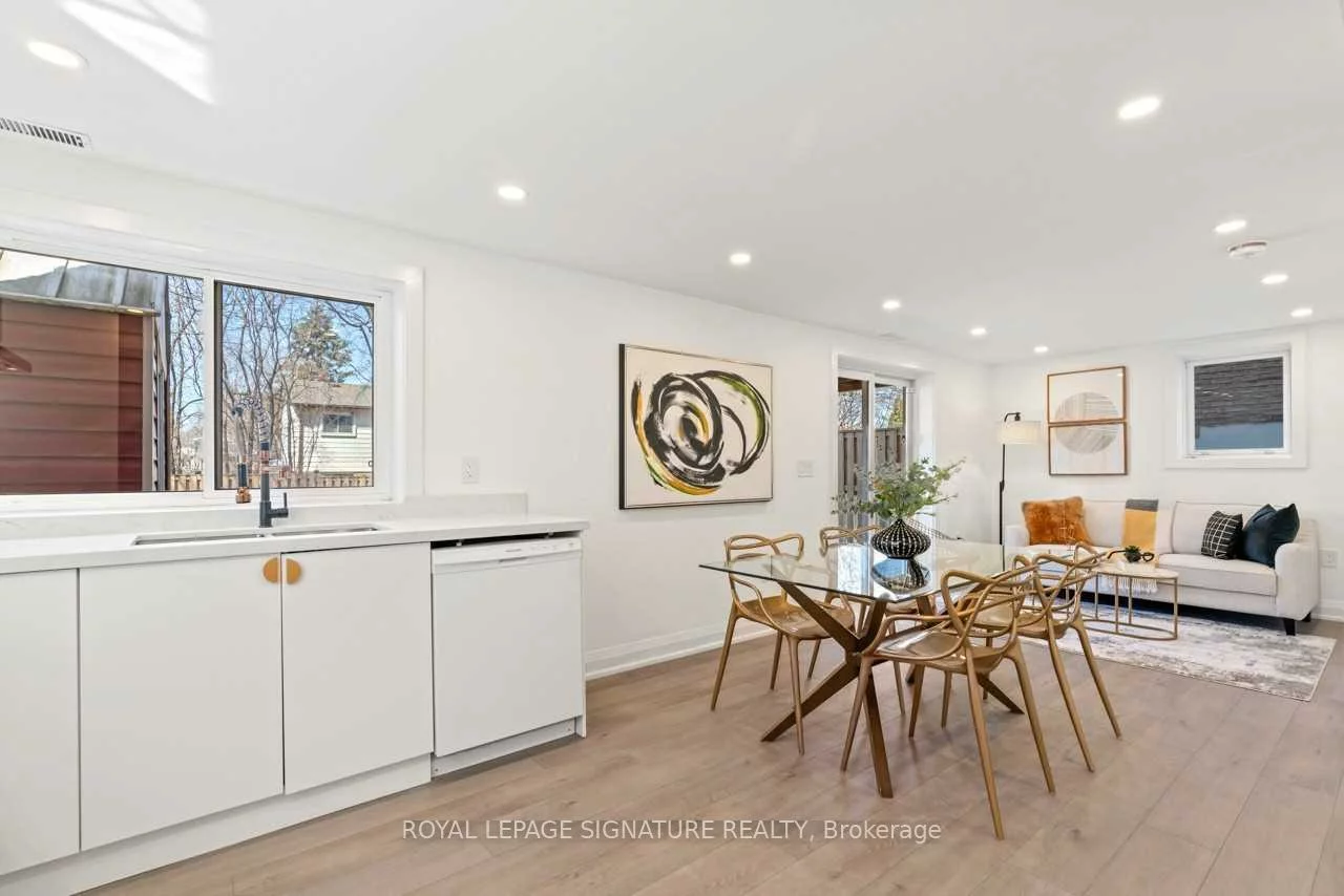 185, Lloyd, Central Newmarket, Newmarket