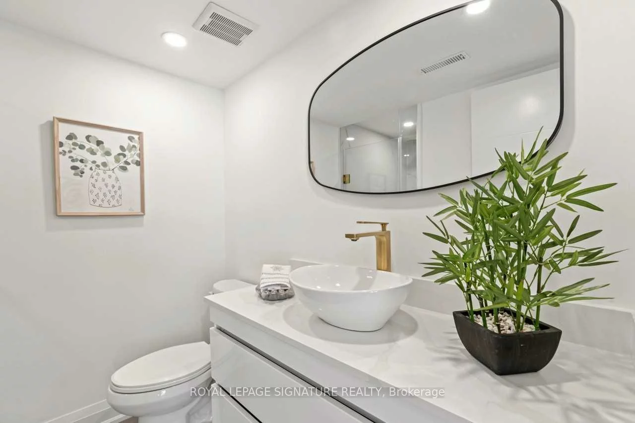 185, Lloyd, Central Newmarket, Newmarket